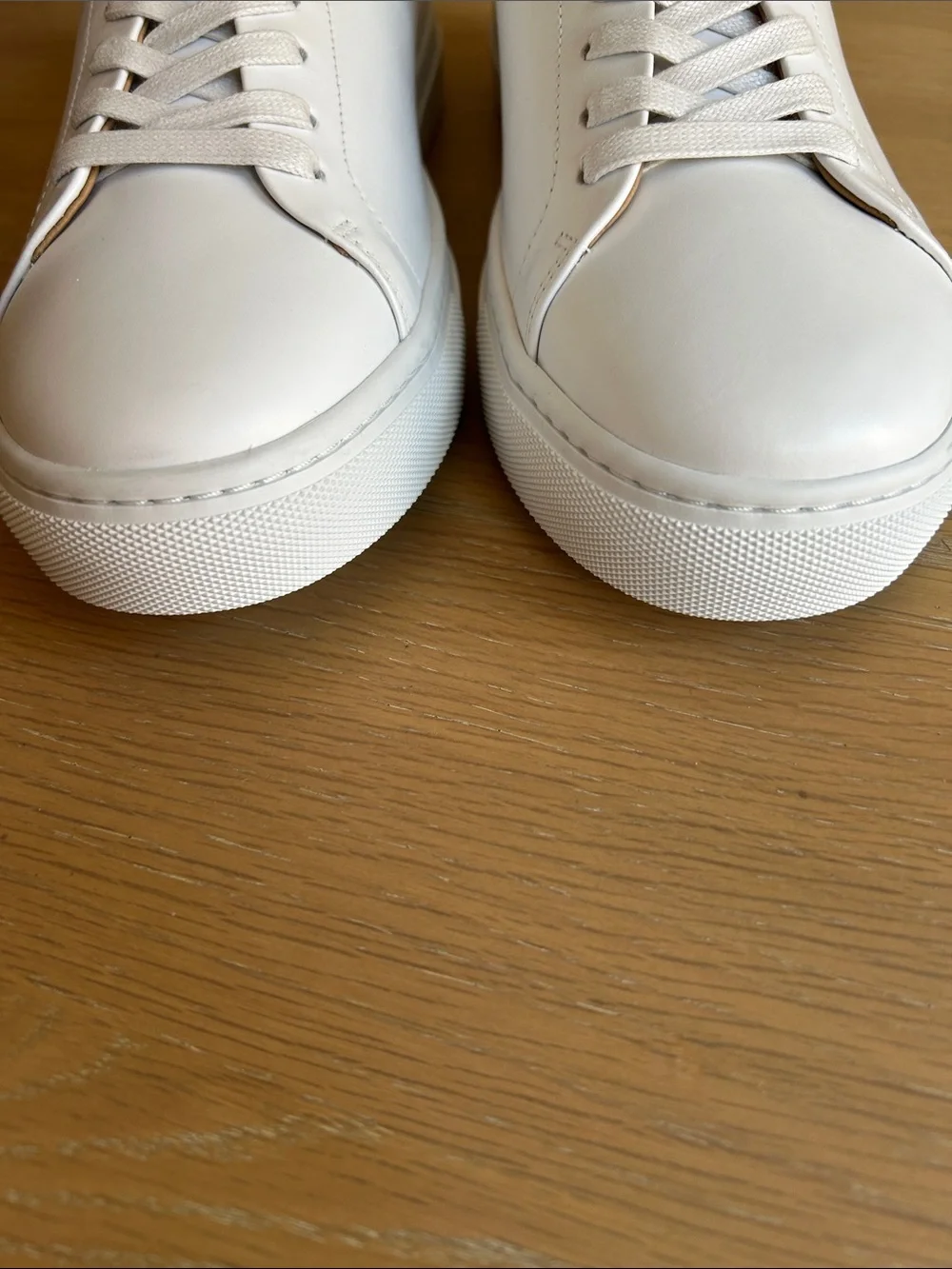THURSDAY LOW TOP Encore SNEAKERS, White, Size 9, NWT